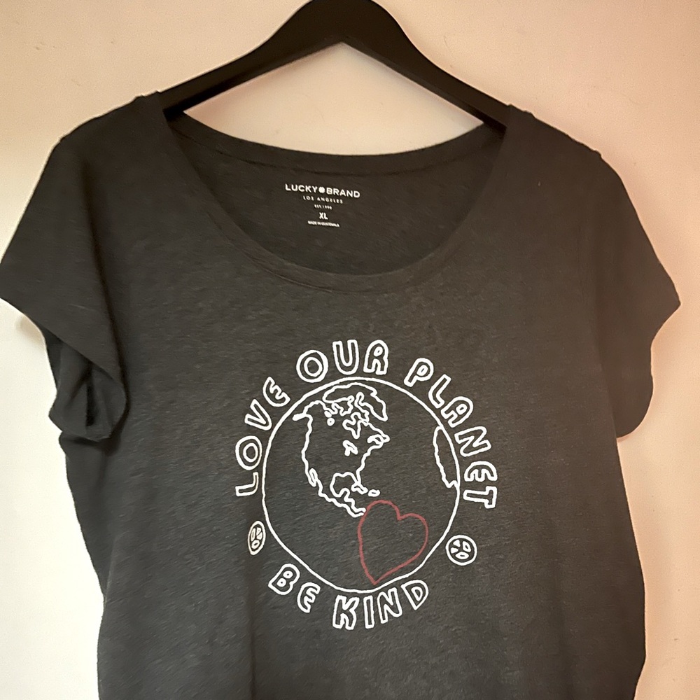 Women’s  XL lucky brand Tee